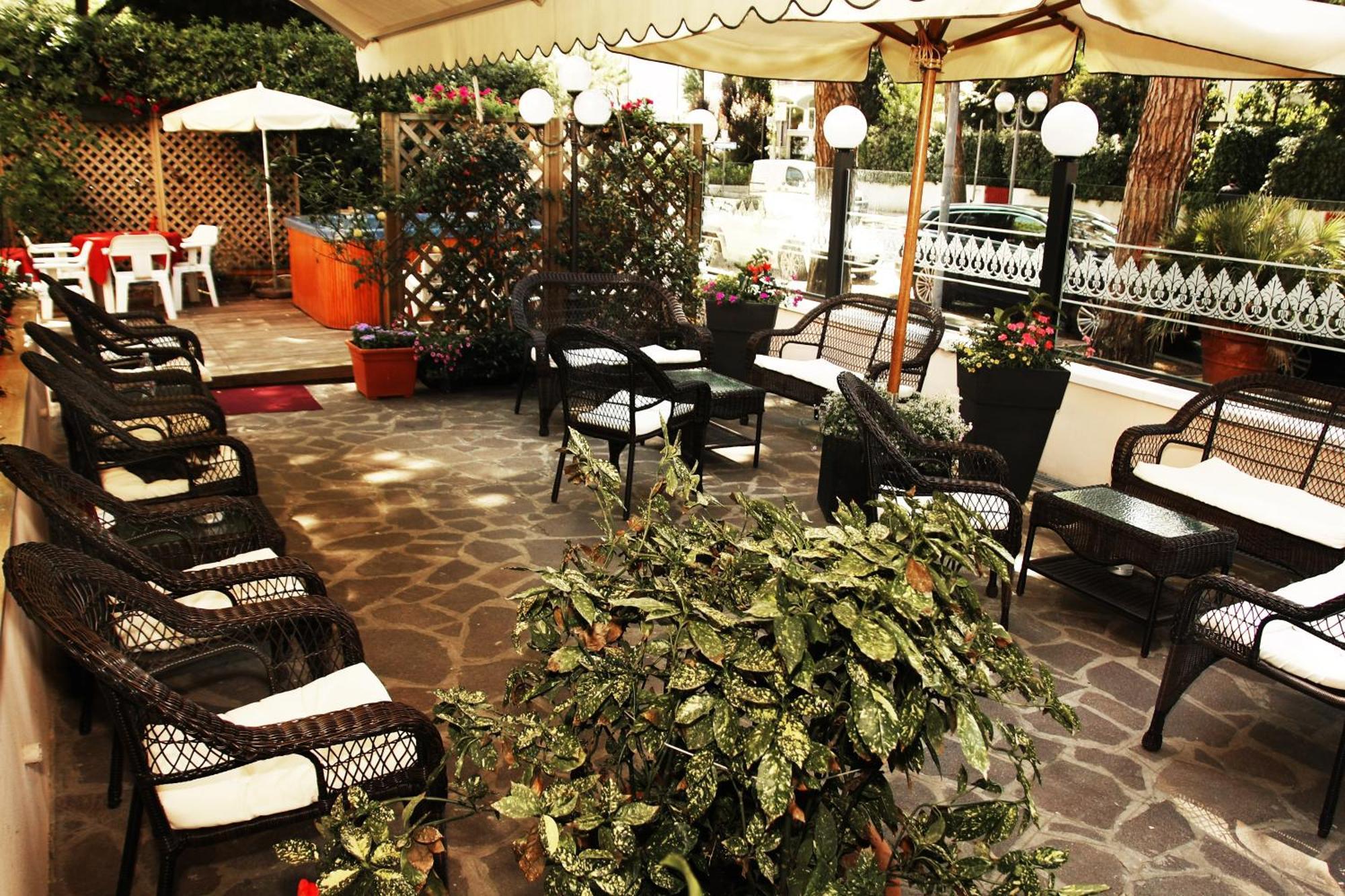 Hotel Santiago Milano Marittima Exterior foto