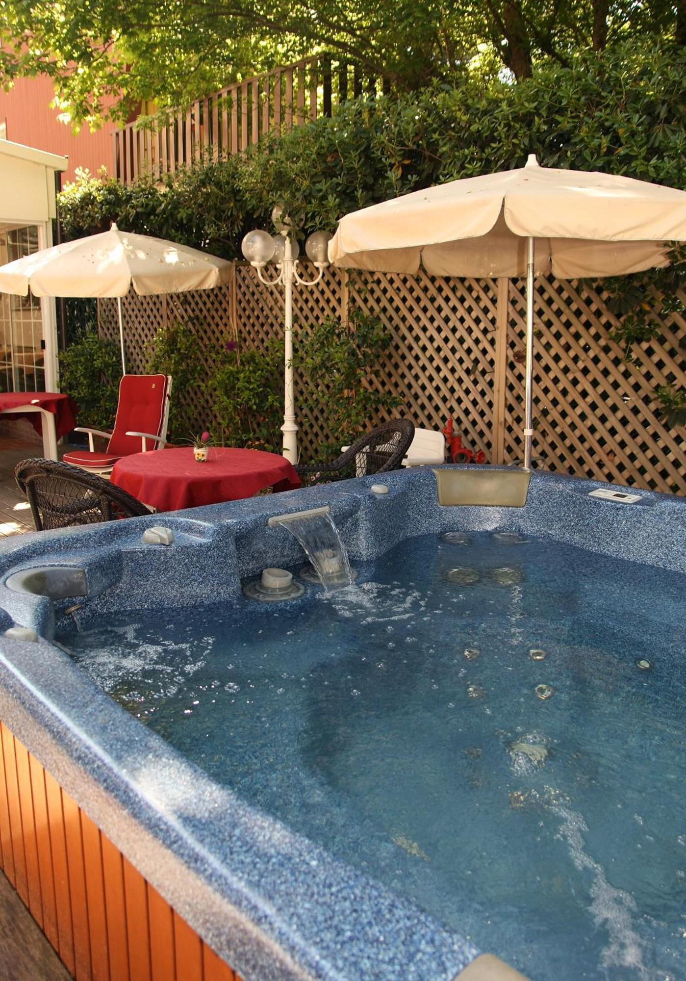 Hotel Santiago Milano Marittima Exterior foto